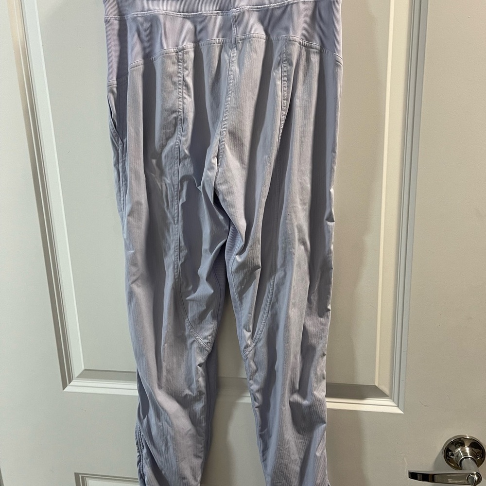 Women’s Lavender Pants Lululemon dance Studio Size 2 Good Condition - Picture 5 of 9